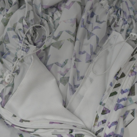 Champion Hooded Jacket Size XS Lightweight Travel Athleisure NWOT Geometric - Picture 2 of 8